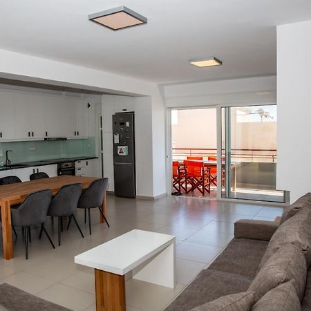 5 Sterne Apollo City Apartment Lávrion Exteriör bild